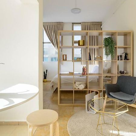 Bright And Spacious Loft By The Sea With Bomb Shelter Тель-Авив Экстерьер фото